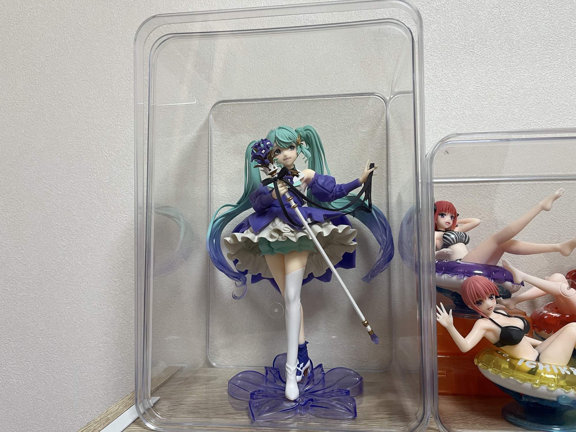 ダイソー　３００円　透明収納ケース　初音ミク